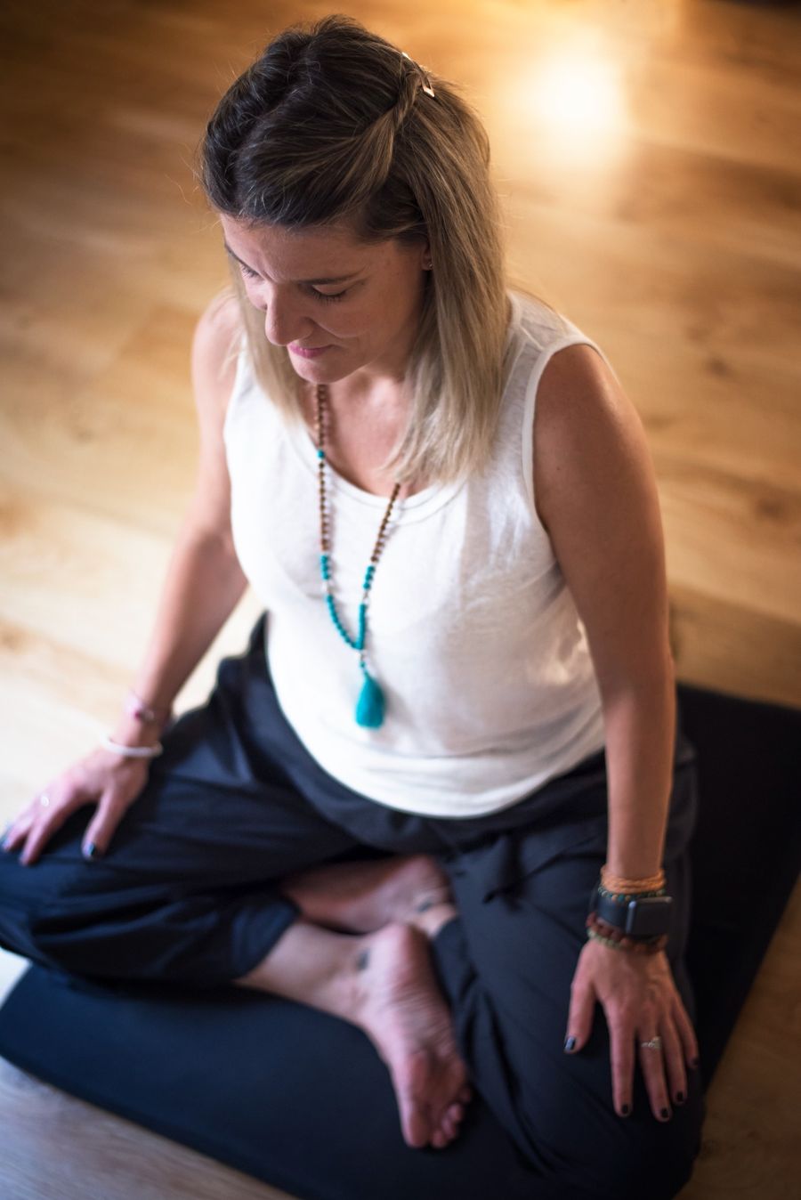 Mabel Laguna en práctica de meditación
